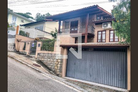 Casa para alugar com 400m², 4 quartos e 2 vagasFachada