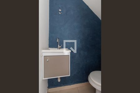 Lavabo de casa de condomínio para alugar com 2 quartos, 71m² em Parque Boturussu, São Paulo