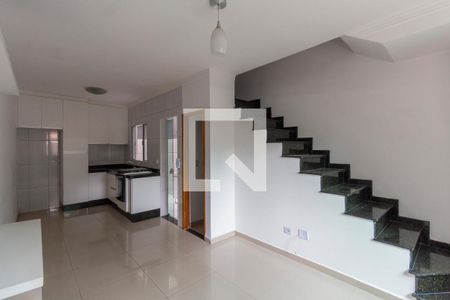 Sala e Cozinha de casa de condomínio para alugar com 2 quartos, 71m² em Parque Boturussu, São Paulo