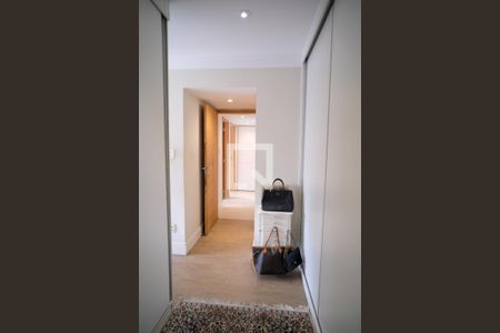 Closet da suíte de apartamento à venda com 3 quartos, 138m² em Pinheiros, São Paulo