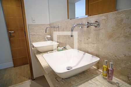 Apartamento à venda com 138m², 3 quartos e 1 vagaBanheiro da Suíte