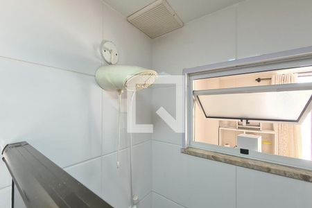 Apartamento à venda com 120m², 2 quartos e 1 vaga Apartamento à venda com 120m², 2 quartos e 1 vagaBanheiro Social