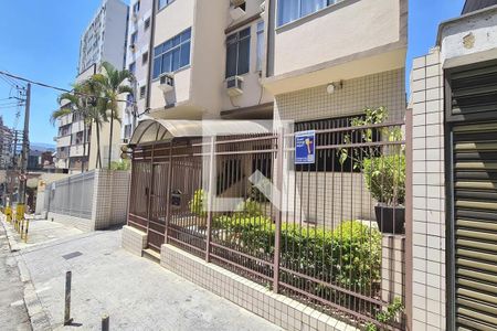 Apartamento à venda com 120m², 2 quartos e 1 vaga Apartamento à venda com 120m², 2 quartos e 1 vagaFachada do Condomínio com placa