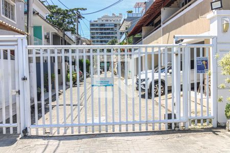 Casa de condomínio à venda com 110m², 3 quartos e 2 vagasPlaca Quinto Andar