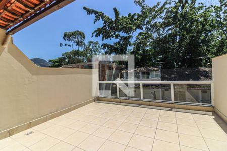 Casa de condomínio à venda com 110m², 3 quartos e 2 vagasTerraço
