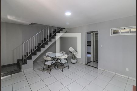 Sala de casa de condomínio à venda com 3 quartos, 110m² em Recreio dos Bandeirantes, Rio de Janeiro