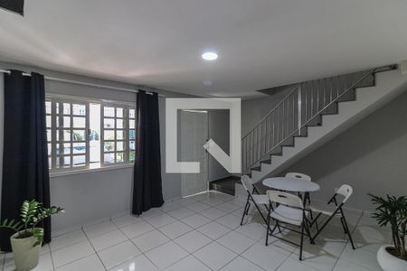 Sala de casa de condomínio à venda com 3 quartos, 110m² em Recreio dos Bandeirantes, Rio de Janeiro