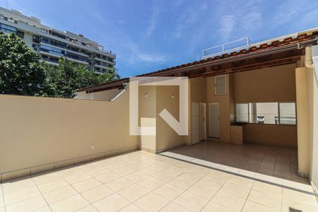 Casa de condomínio à venda com 110m², 3 quartos e 2 vagasTerraço
