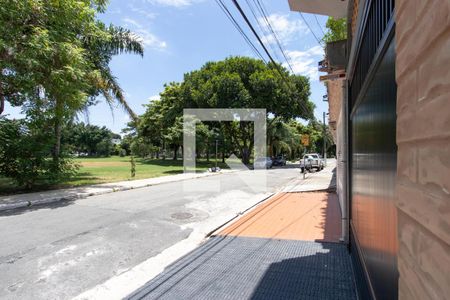 Casa à venda com 230m², 2 quartos e 2 vagasFrente