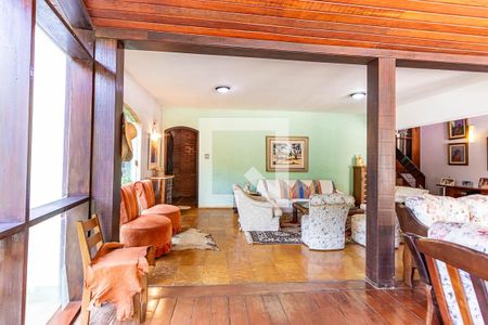 Casa à venda com 600m², 5 quartos e 3 vagas Casa à venda com 600m², 5 quartos e 3 vagasSala