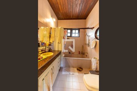 Casa à venda com 600m², 5 quartos e 3 vagas Casa à venda com 600m², 5 quartos e 3 vagasBanheiro Suite Master