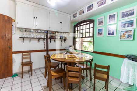 Casa à venda com 600m², 5 quartos e 3 vagas Casa à venda com 600m², 5 quartos e 3 vagasCopa e Cozinha