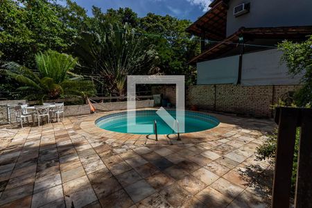 Casa à venda com 600m², 5 quartos e 3 vagas Casa à venda com 600m², 5 quartos e 3 vagasÁrea Externa