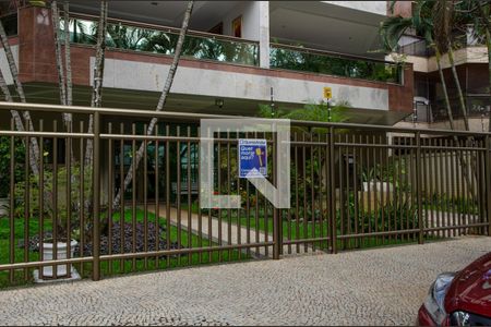 Apartamento à venda com 334m², 3 quartos e 2 vagas Apartamento à venda com 334m², 3 quartos e 2 vagasFachada