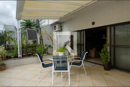 Apartamento à venda com 334m², 3 quartos e 2 vagas Apartamento à venda com 334m², 3 quartos e 2 vagasVaranda