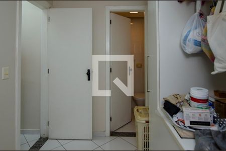 Apartamento à venda com 334m², 3 quartos e 2 vagas Apartamento à venda com 334m², 3 quartos e 2 vagasQuarto de Serviço