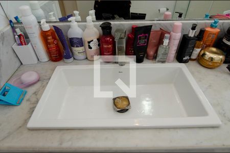 Apartamento à venda com 334m², 3 quartos e 2 vagas Apartamento à venda com 334m², 3 quartos e 2 vagasBanheiro da Suíte