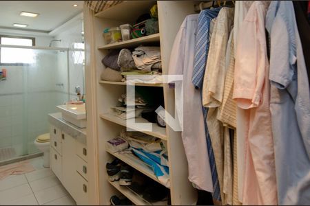 Apartamento à venda com 334m², 3 quartos e 2 vagas Apartamento à venda com 334m², 3 quartos e 2 vagasCloset da suíte 2