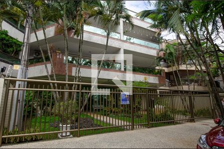 Apartamento à venda com 334m², 3 quartos e 2 vagas Apartamento à venda com 334m², 3 quartos e 2 vagasFachada