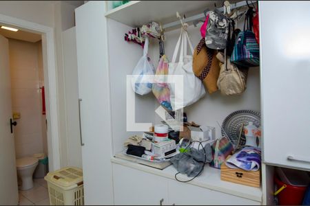 Apartamento à venda com 334m², 3 quartos e 2 vagas Apartamento à venda com 334m², 3 quartos e 2 vagasQuarto de Serviço