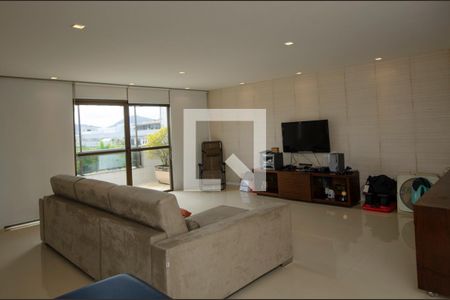 Apartamento à venda com 334m², 3 quartos e 2 vagas Apartamento à venda com 334m², 3 quartos e 2 vagasSala 2