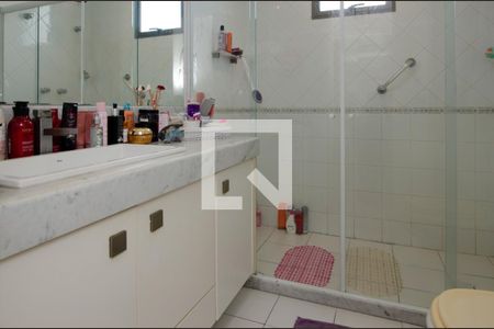 Apartamento à venda com 334m², 3 quartos e 2 vagas Apartamento à venda com 334m², 3 quartos e 2 vagasBanheiro da Suíte