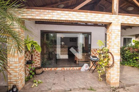 Casa para alugar com 590m², 6 quartos e 3 vagas Casa para alugar com 590m², 6 quartos e 3 vagasÁrea comum - Piscina