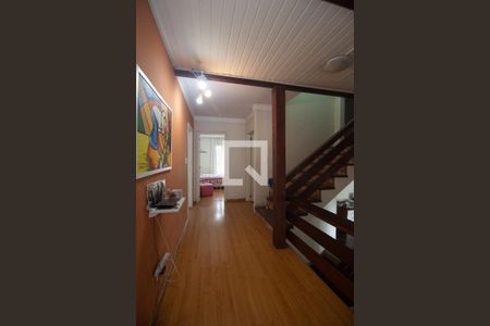 Casa para alugar com 590m², 6 quartos e 3 vagas Casa para alugar com 590m², 6 quartos e 3 vagasCorredor