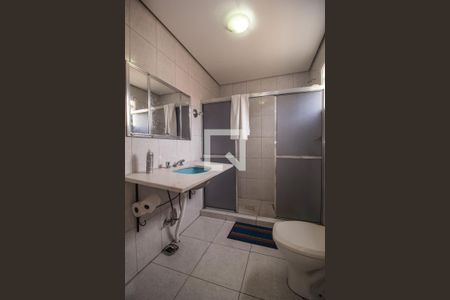 Casa para alugar com 590m², 6 quartos e 3 vagas Casa para alugar com 590m², 6 quartos e 3 vagasBanheiro da Suite 2