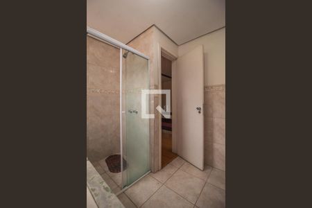 Casa para alugar com 590m², 6 quartos e 3 vagas Casa para alugar com 590m², 6 quartos e 3 vagasBanheiro da Suite 2