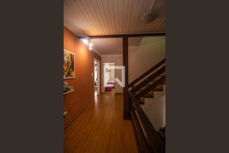 Casa para alugar com 590m², 6 quartos e 3 vagas Casa para alugar com 590m², 6 quartos e 3 vagasCorredor