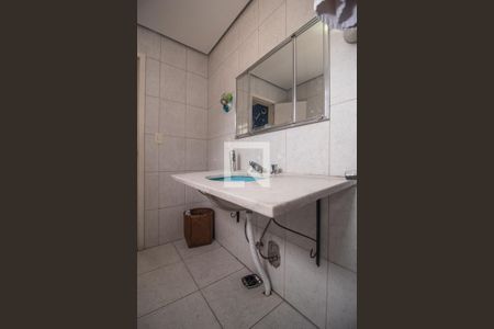 Casa para alugar com 590m², 6 quartos e 3 vagas Casa para alugar com 590m², 6 quartos e 3 vagasBanheiro da Suite 2