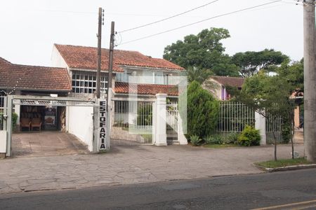 Casa para alugar com 590m², 6 quartos e 3 vagas Casa para alugar com 590m², 6 quartos e 3 vagasFachada