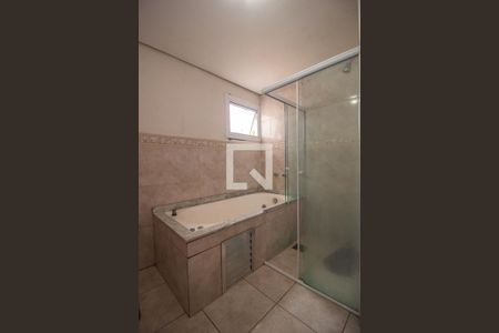 Casa para alugar com 590m², 6 quartos e 3 vagas Casa para alugar com 590m², 6 quartos e 3 vagasBanheiro da Suite 2