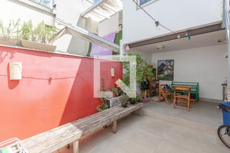 Casa à venda com 130m², 2 quartos e 1 vagaQuintal