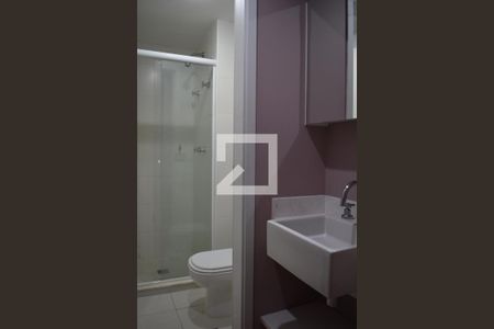 Banheiro de apartamento para alugar com 1 quarto, 34m² em Centro, Curitiba