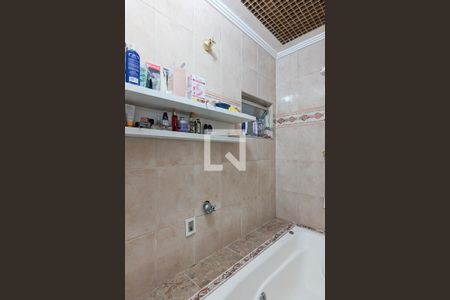 Casa à venda com 221m², 4 quartos e 3 vagasBanheiro da suíte da casa 1