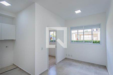 Sala, cozinha e área de serviço de apartamento para alugar com 2 quartos, 36m² em Vila Palmeiras, São Paulo