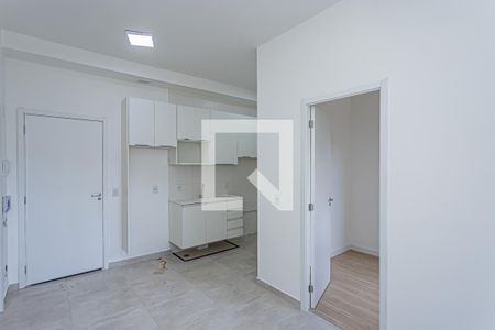 Sala, cozinha e área de serviço de apartamento para alugar com 2 quartos, 36m² em Vila Palmeiras, São Paulo