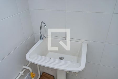 Sala, cozinha e área de serviço de apartamento para alugar com 2 quartos, 36m² em Vila Palmeiras, São Paulo