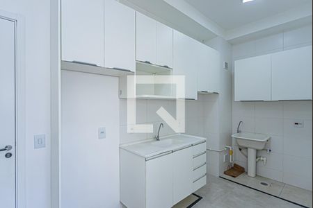 Sala, cozinha e área de serviço de apartamento para alugar com 2 quartos, 36m² em Vila Palmeiras, São Paulo