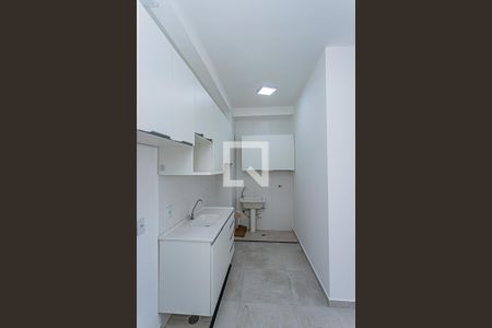 Sala, cozinha e área de serviço de apartamento para alugar com 2 quartos, 36m² em Vila Palmeiras, São Paulo