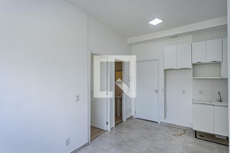 Sala, cozinha e área de serviço de apartamento para alugar com 2 quartos, 36m² em Vila Palmeiras, São Paulo