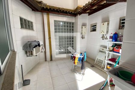 Apartamento à venda com 210m², 5 quartos e 1 vagaÁrea de Serviço