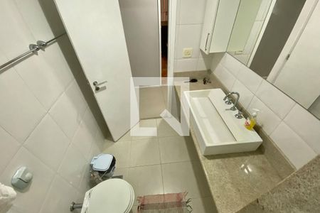 Apartamento à venda com 210m², 5 quartos e 1 vagaBanheiro Social 2