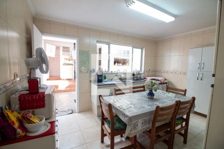 Casa à venda com 144m², 3 quartos e 2 vagas Casa à venda com 144m², 3 quartos e 2 vagasCozinha