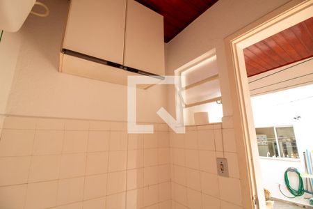 Casa à venda com 144m², 3 quartos e 2 vagas Casa à venda com 144m², 3 quartos e 2 vagasBanheiro de Serviço