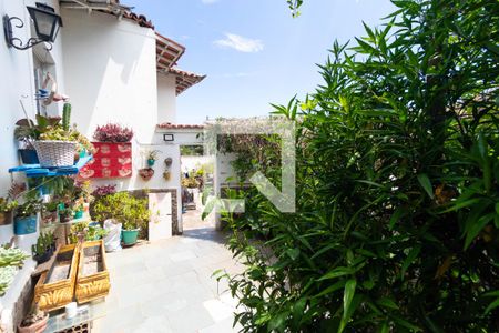 Casa à venda com 350m², 3 quartos e 3 vagasQuintal