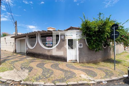 Casa à venda com 350m², 3 quartos e 3 vagasFachada