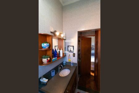 Casa à venda com 350m², 3 quartos e 3 vagasBanheiro da Suíte